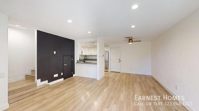 Building Photo - 9625 Sylmar Ave