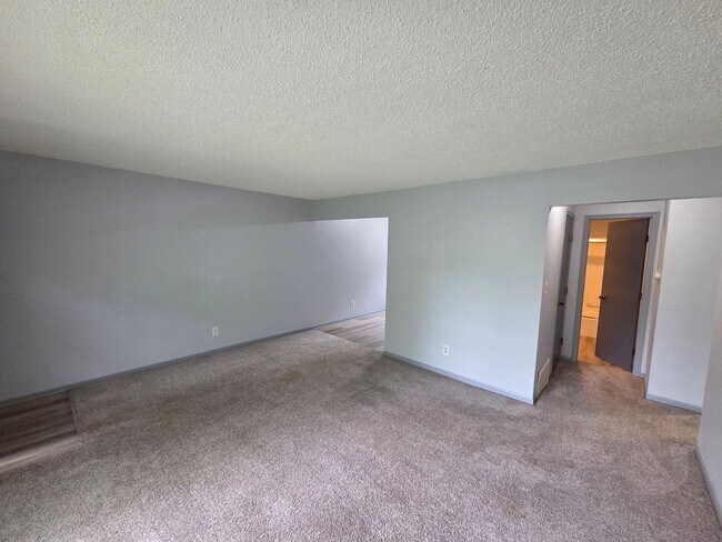 Foto del edificio - Updated 2 Bedroom / 1 Bathroom in Lee's Summit!!