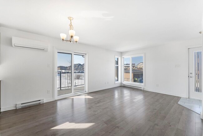 Building Photo - 582 du Plateau Boulevard