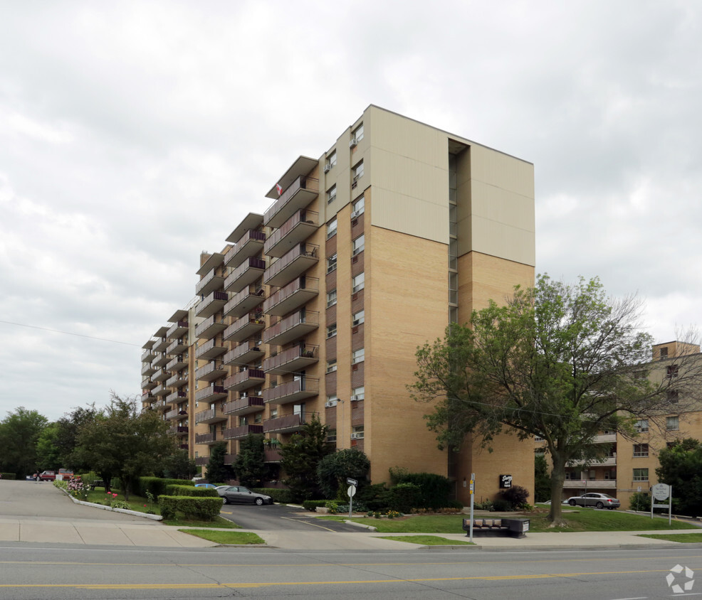 Primary Photo - Savoy Apartments