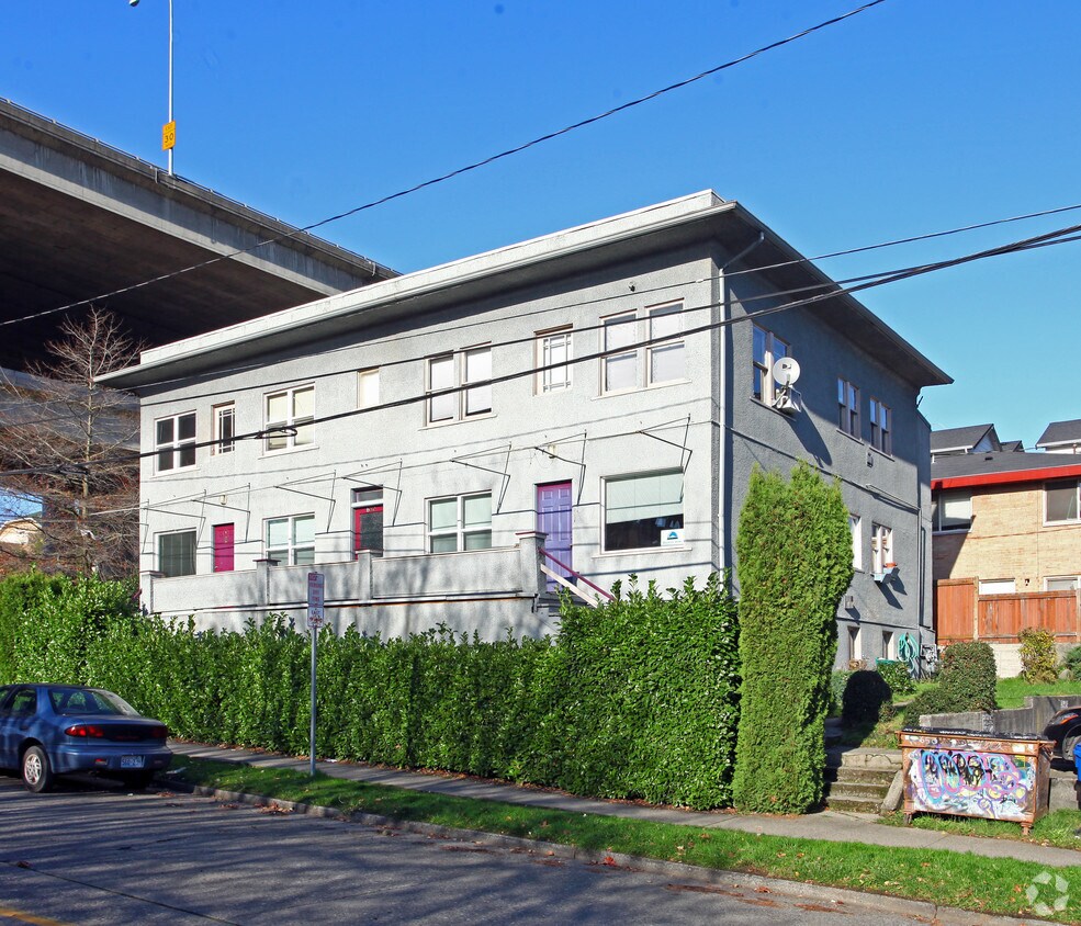 Primary Photo - 650 NE 40th St