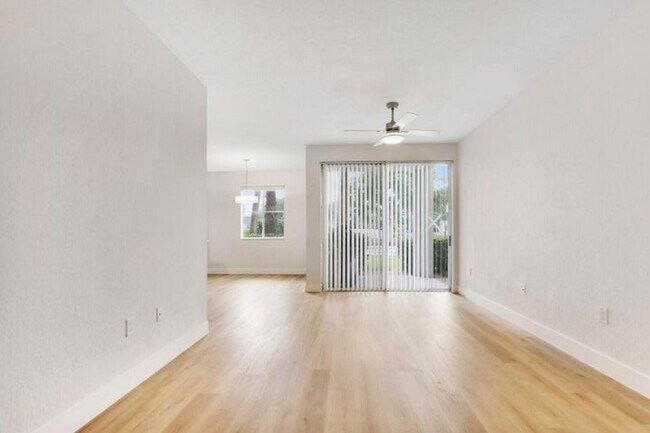 Foto del edificio - 11037 Legacy Blvd