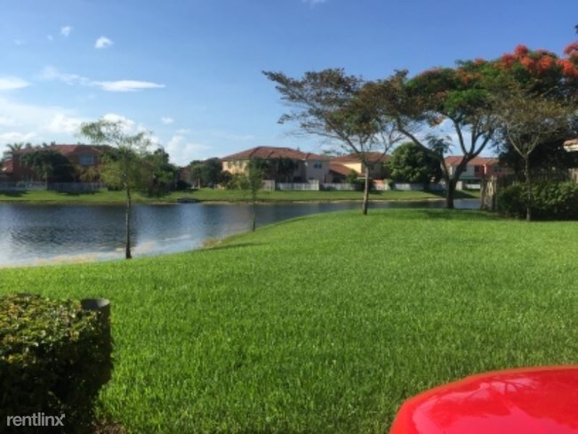 Foto del edificio - 3 br, 2 bath Townhome - 4843 sw 166 ct