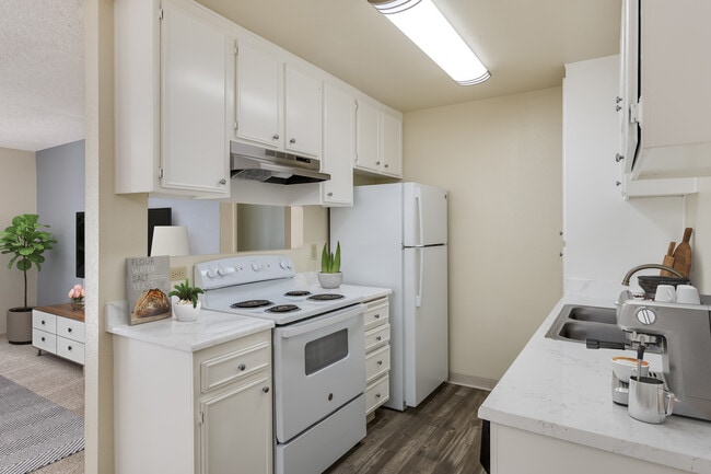 Foto del edificio - Creekside Village Apartments