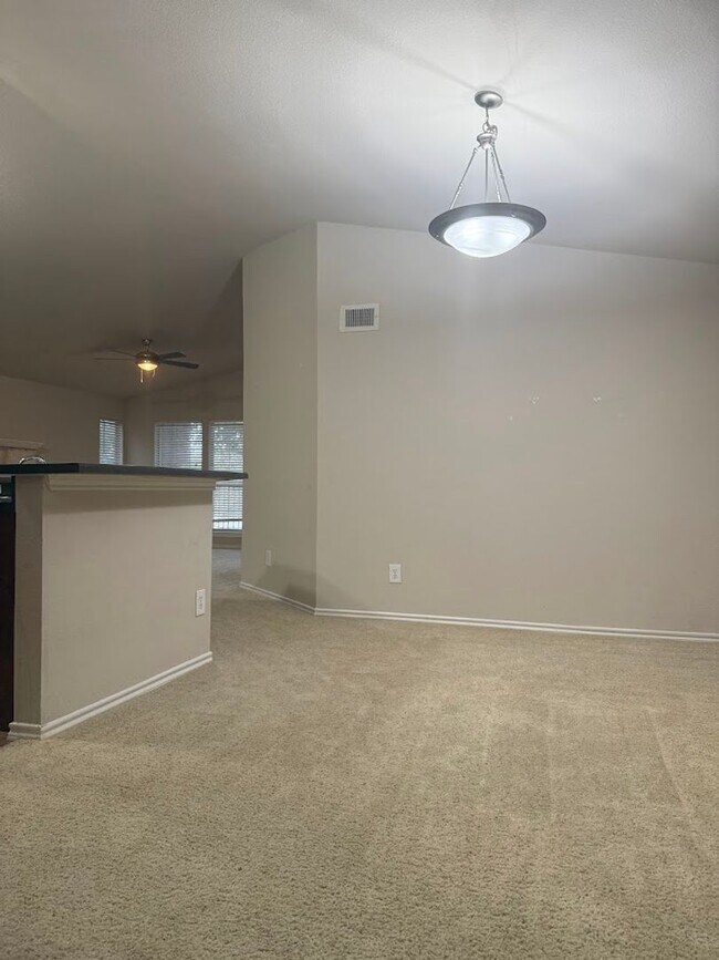 Foto del edificio - 2 BD with Garage - Dog Park - Resort Pool ...