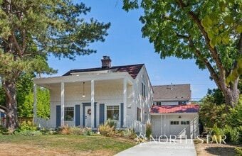 Building Photo - 7985 SW Maple Dr