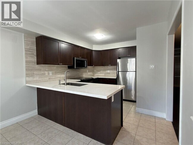 Photo du bâtiment - 7 Sirente Dr