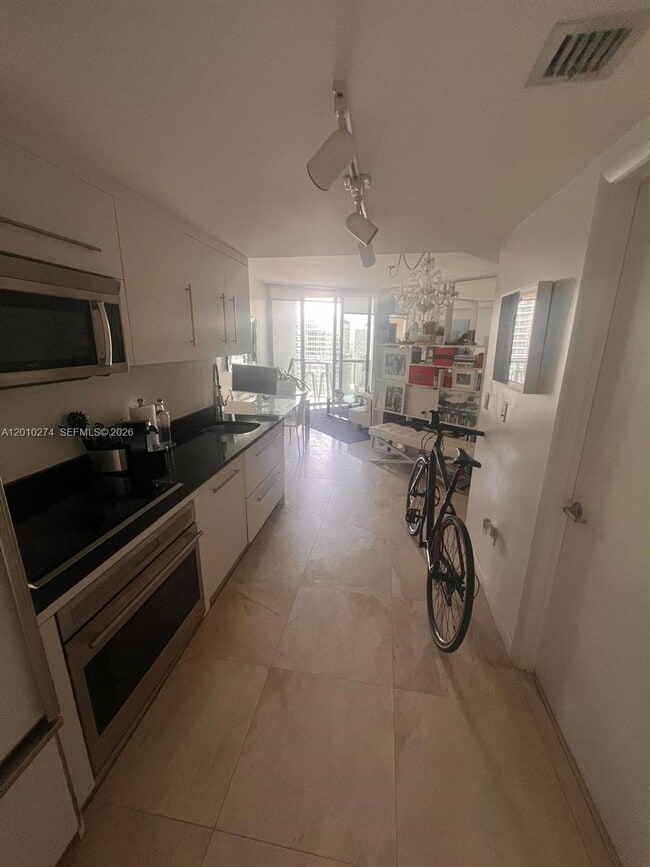 Foto del edificio - 475 Brickell Ave