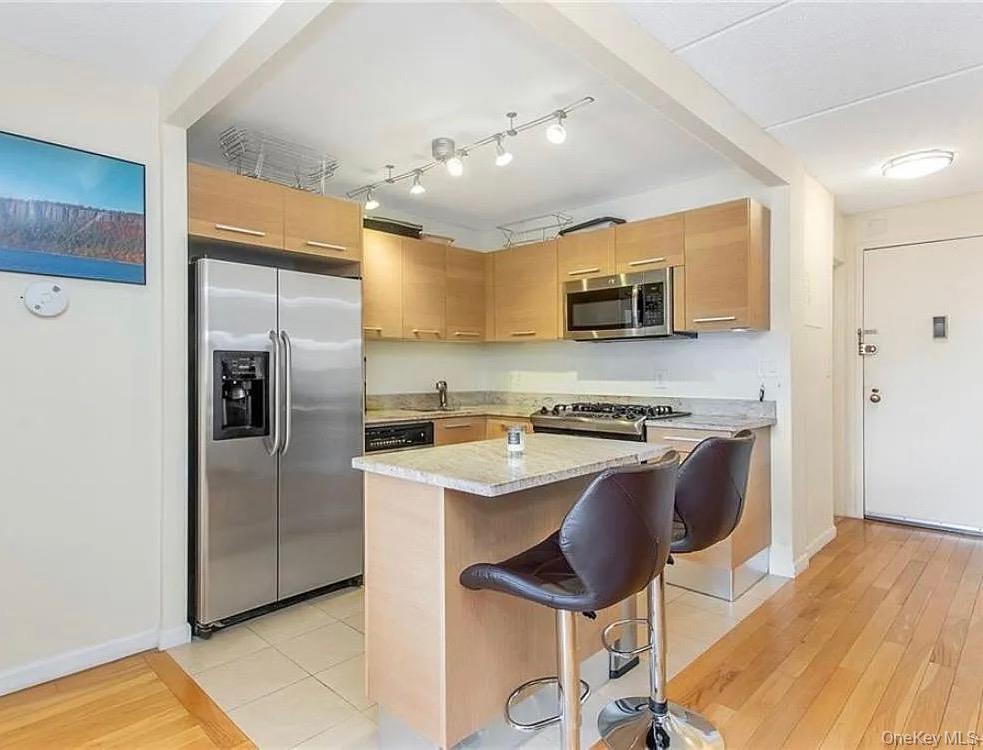 Foto principal - 1155 Warburton Ave