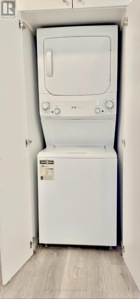 Photo du bâtiment - 61 Parkside Dr