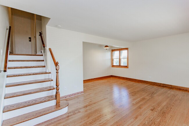 Foto del edificio - 330 Higgins Rd