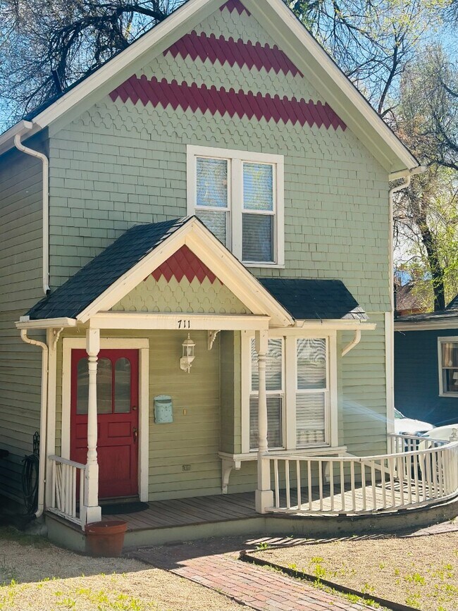 Foto del edificio - Charming 3 bedroom Victorian home!