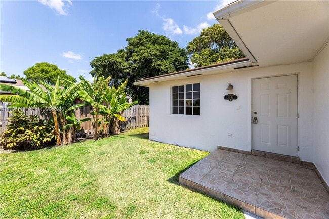 Foto del edificio - 3027 SW 24th St