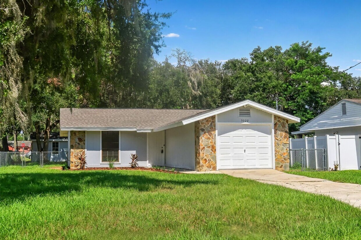 Primary Photo - 2 Bedroom, 1.5 Bathroom Home for Rent in Z...