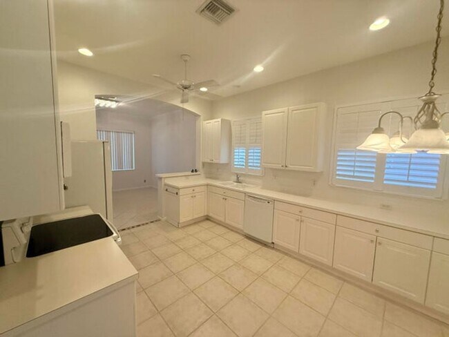 Foto del edificio - 9041 Bay Harbour Cir
