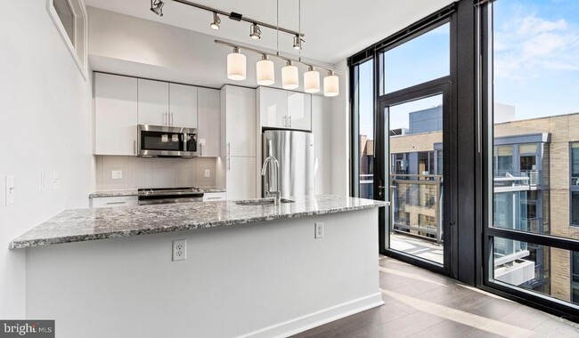 Foto del edificio - 8300 Wisconsin Ave