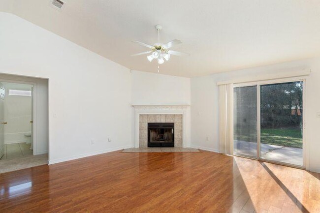 Building Photo - 411 Christopher Dr