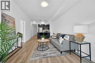 Building Photo - 470 Dundas St E