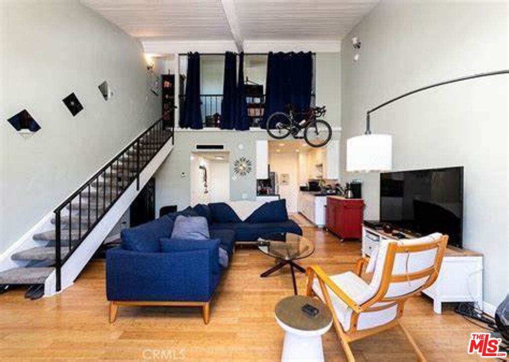 Foto principal - 5460 White Oak Ave