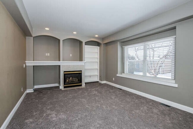 Building Photo - 1321 S Lansing Ct