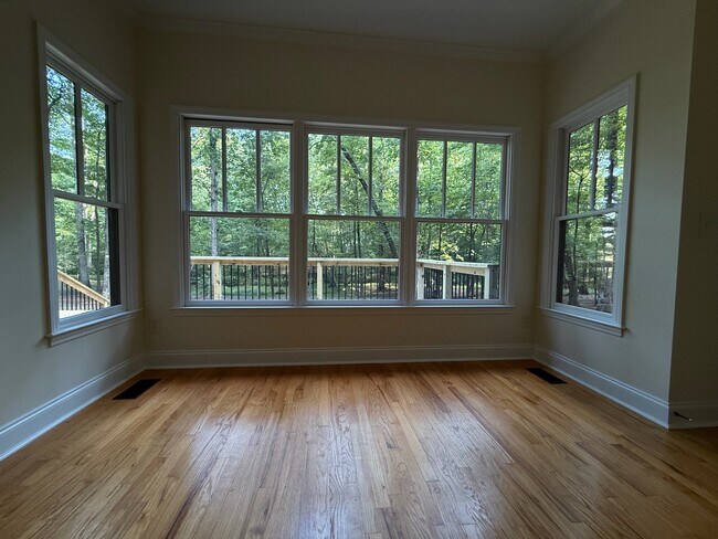 Building Photo - 1412 Hillcrest Dr