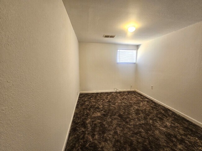 Foto del edificio - 736 W 12th St