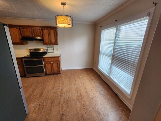 Building Photo - 8744 Pecan Tree Dr