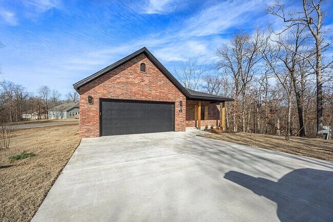 Building Photo - 1 Whitmore Ln