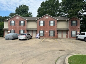 Building Photo - 1601 S Davis St