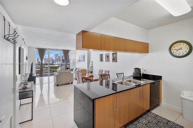 Foto del edificio - 1750 N Bayshore Dr