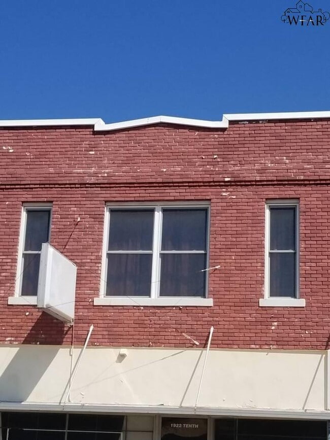 Building Photo - 909 Van Buren St