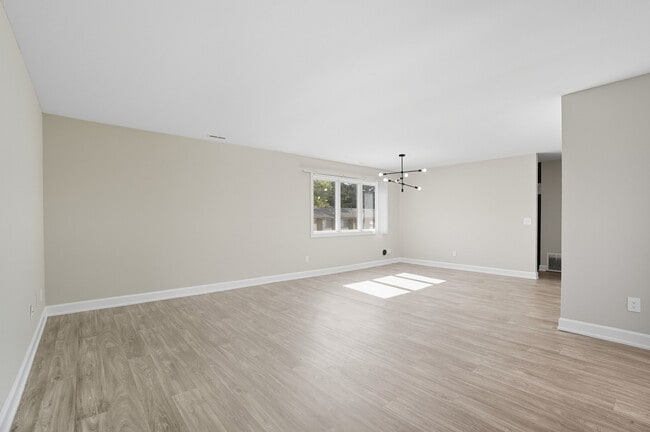 Building Photo - Coventry Court Townhomes