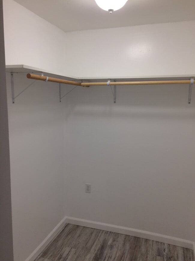 Foto del edificio - 7700 Devon Ct