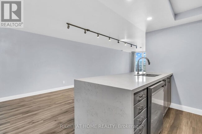 Building Photo - 356 McRae Dr