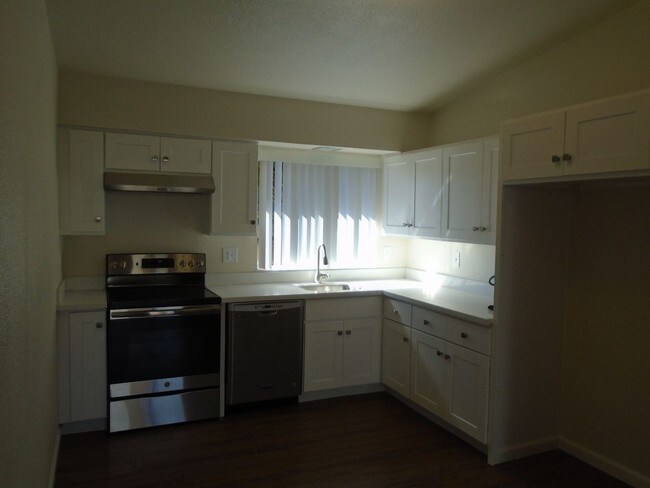 Building Photo - Completely Refurbished Coffey Park Home