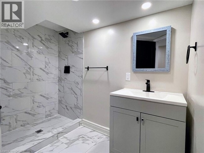 Building Photo - 360 Cannon St E