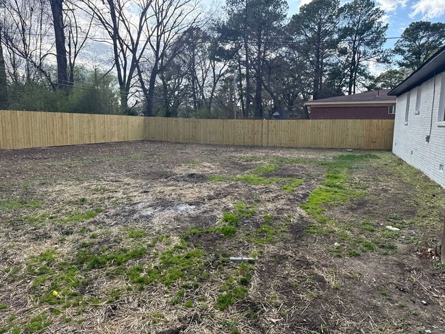 Building Photo - 1961 Croydon Ave