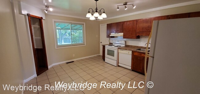 Building Photo - 3 br, 1 bath House - 10910 Crystalhill Ct.