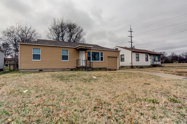 Foto del edificio - 3 Bed / 1 Bath in Tulsa!