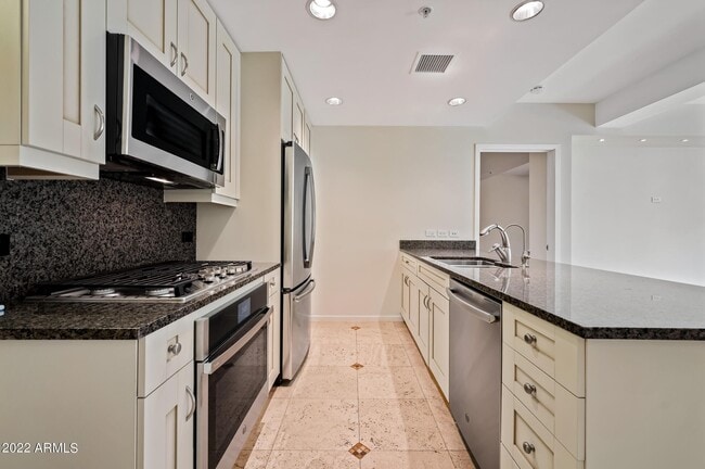 Building Photo - 7167 E Rancho Vista Dr