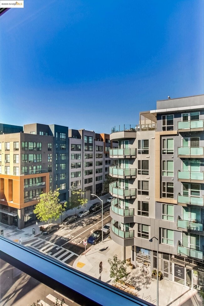 Building Photo - 311 Oak St