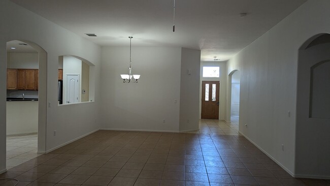 Building Photo - Large NW family home with solar!