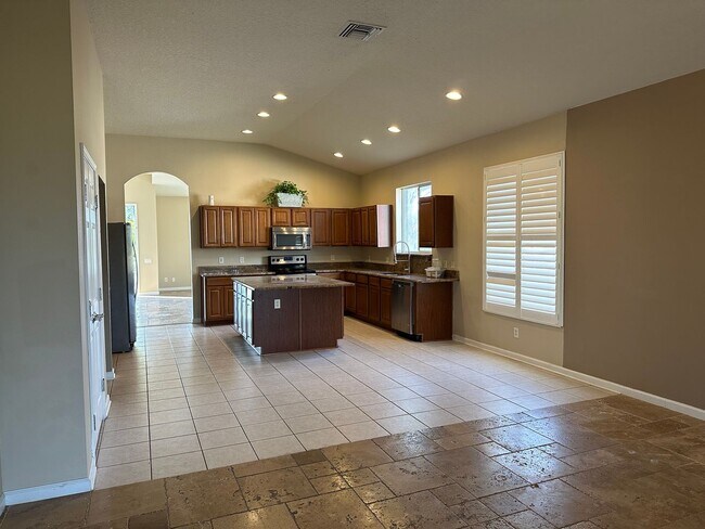 Foto del edificio - Beautiful Home Located in Great Community with all the Amenities.