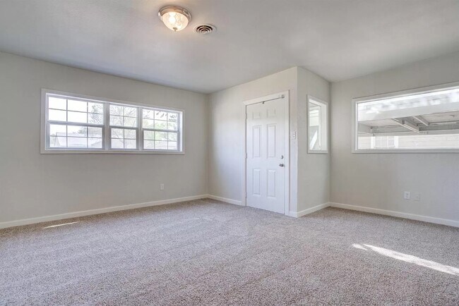 Foto del edificio - 2404 25th St