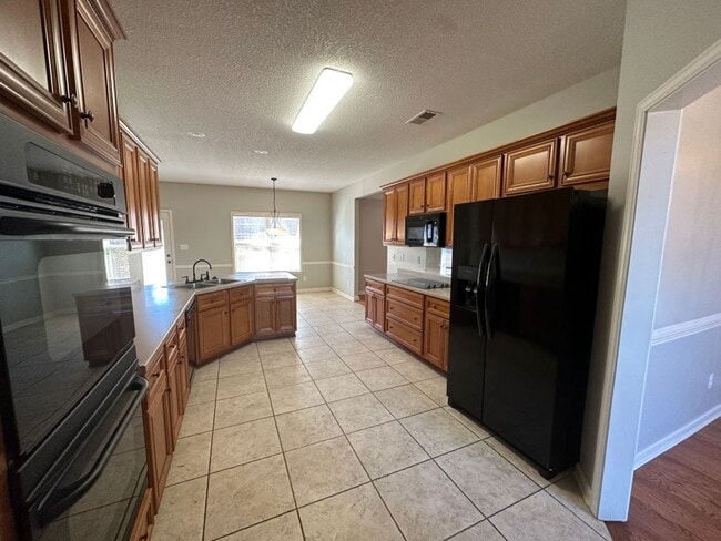 Building Photo - Bartlett home with over 3000 sq ft of livi...