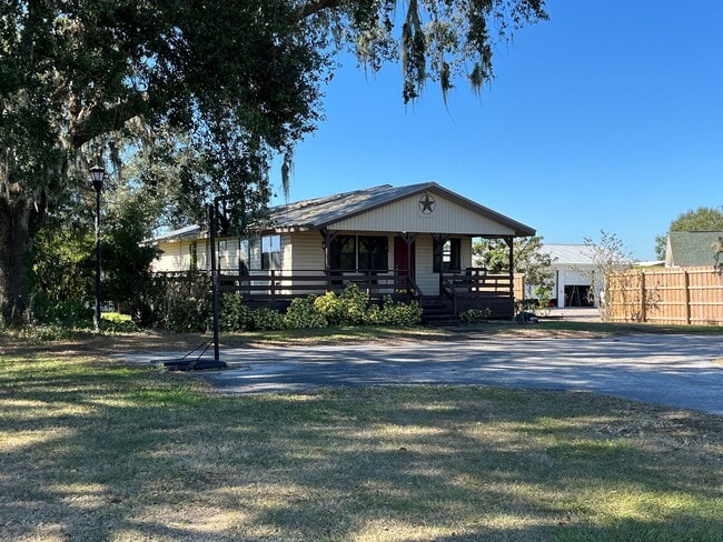 Foto del edificio - Beautiful Country Home!!