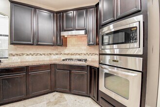 Building Photo - 6034 Gracys Landing Ln