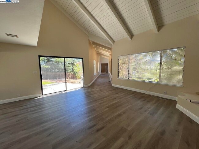 Building Photo - 10 Kemp Ct