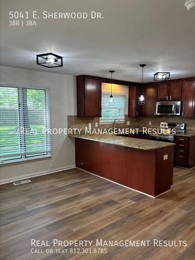 Foto del edificio - 5041 E Sherwood Dr
