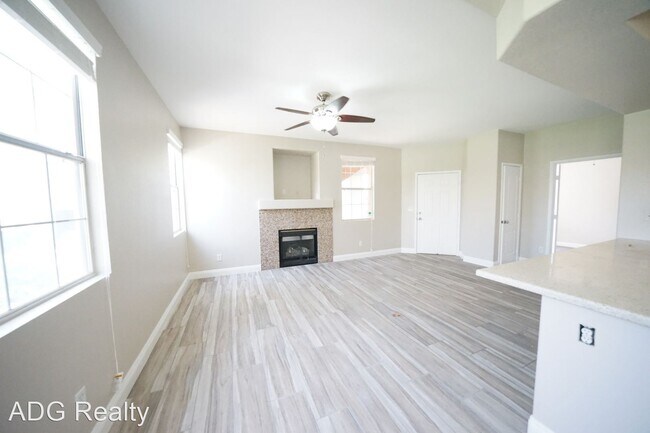 Foto del edificio - 3 br, 2 bath House - 7704 Himalayas Ave #1...